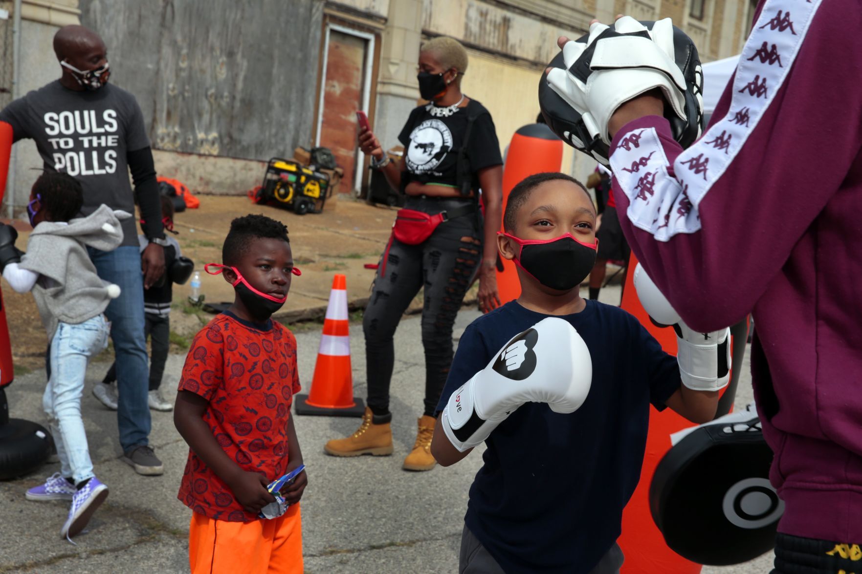 Anti-violence center teaches boxing